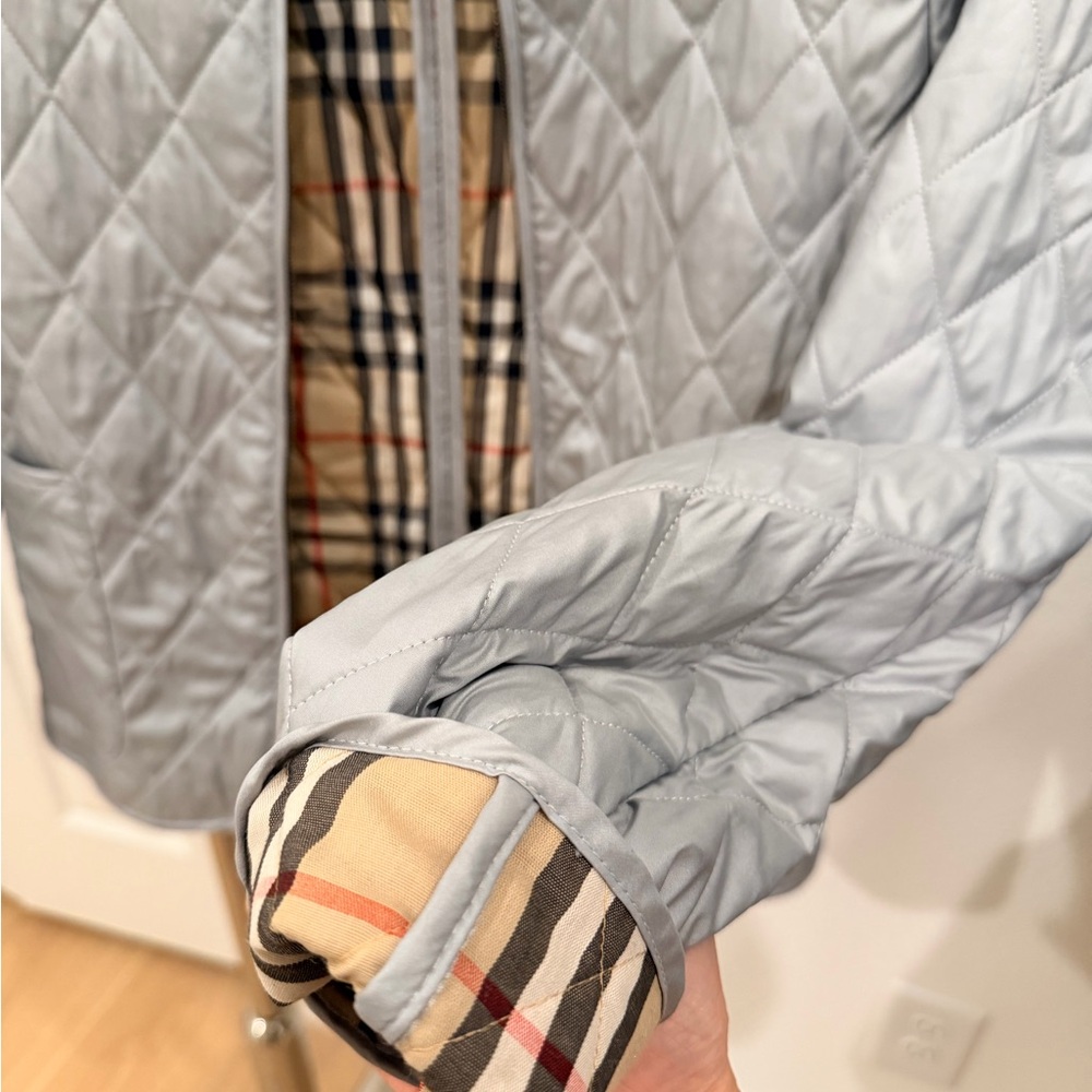 Burberry Light Gray Quilted Jacket with Iconic Plaid Lining - Picture 4 of 13